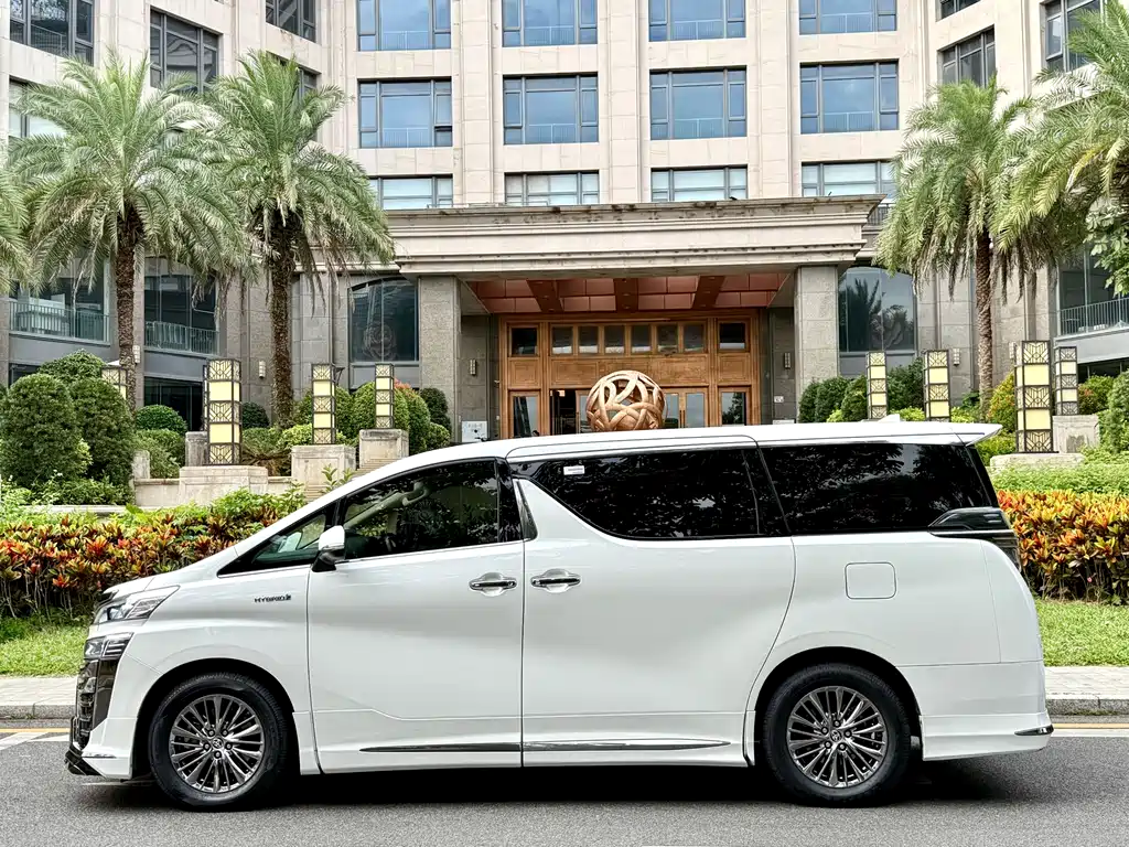 Wilfa 2021 Crown Dual Engine 2.5L HV Premium Edition купить на сайте DeffCars