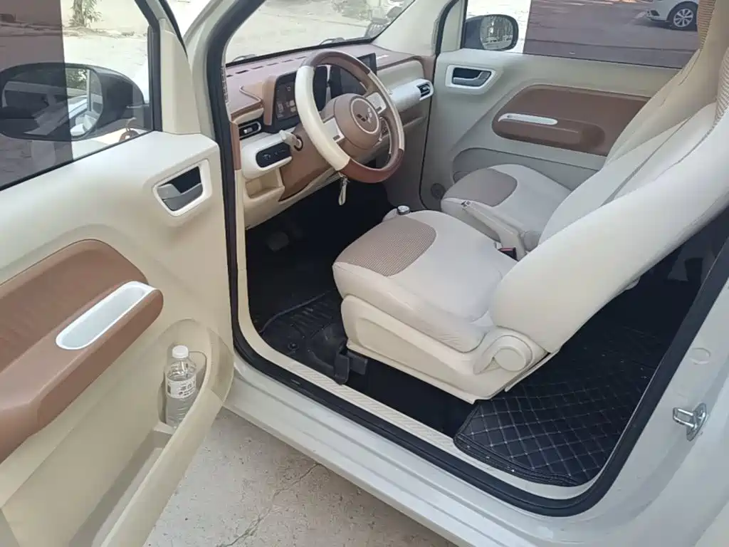 Hongguang MINIEV 2024 third generation 215km advanced version купить на сайте DeffCars