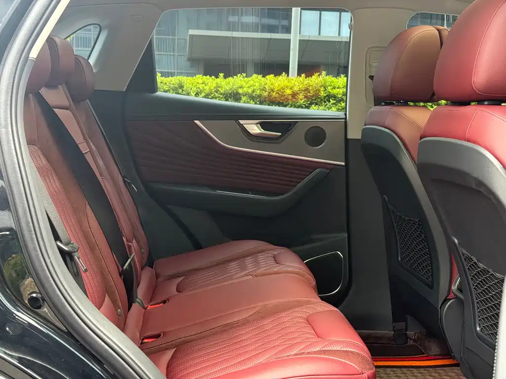 Hongqi HS5 2023 2.0T Qixiang Pro version купить на сайте DeffCars