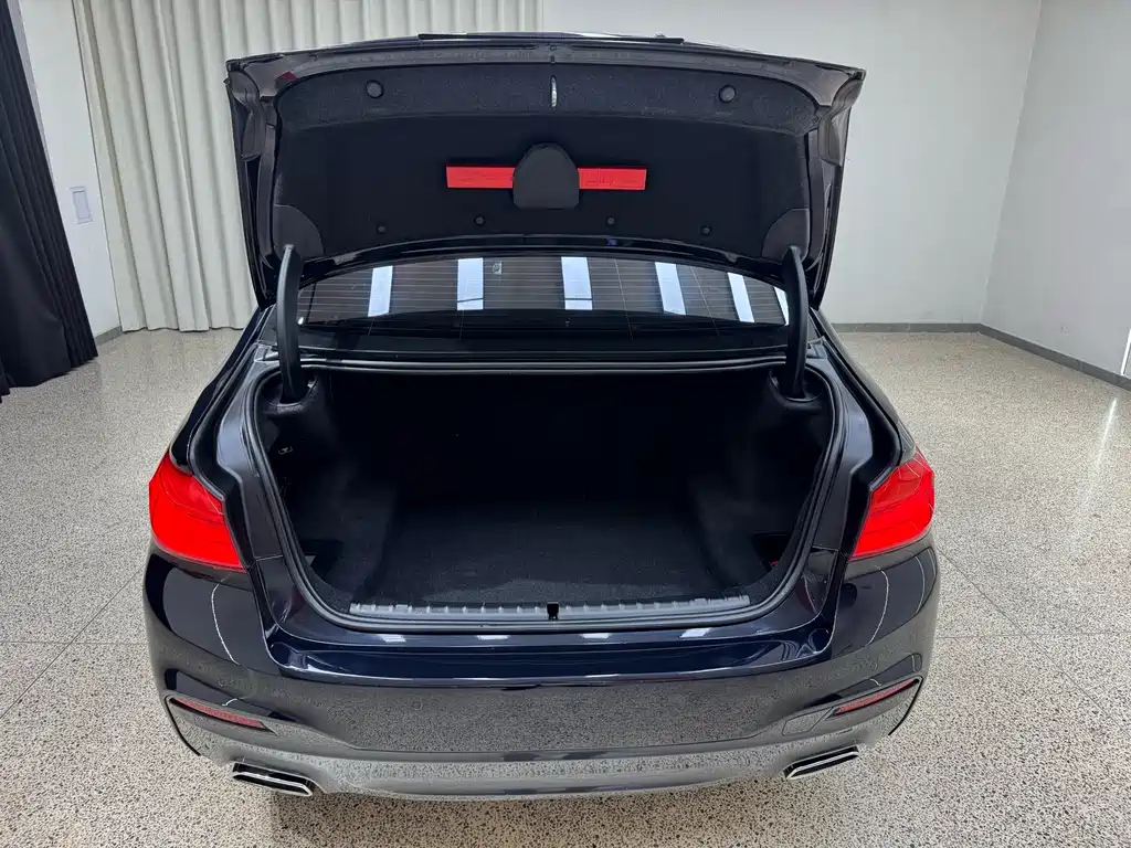 BMW 5 Series 2018 530Li Leading M Sports Package купить на сайте DeffCars