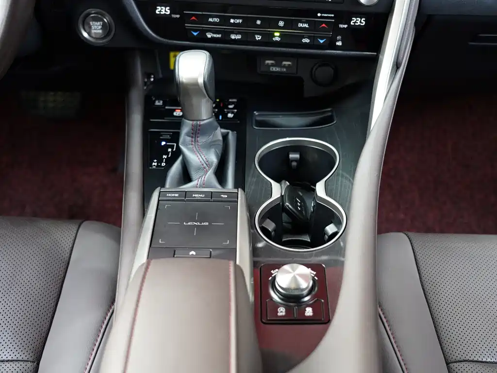 Lexus RX 2020 facelift 300 two-wheel drive comfort version купить на сайте DeffCars