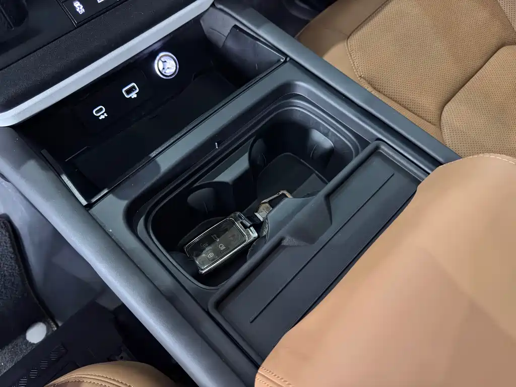 Land Rover Defender 2023 130 3.0T P400 HSE купить на сайте DeffCars