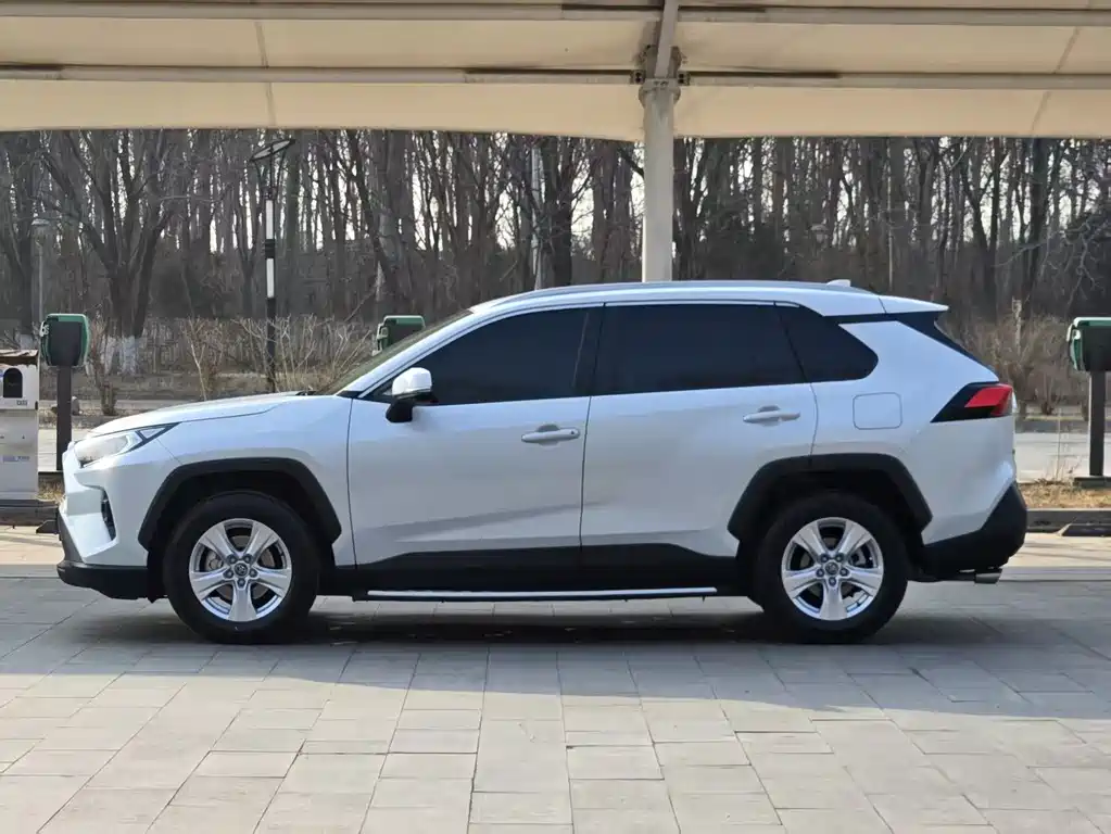 RAV4 Rongfang 2024 2.0L CVT two-wheel drive urban version купить на сайте DeffCars