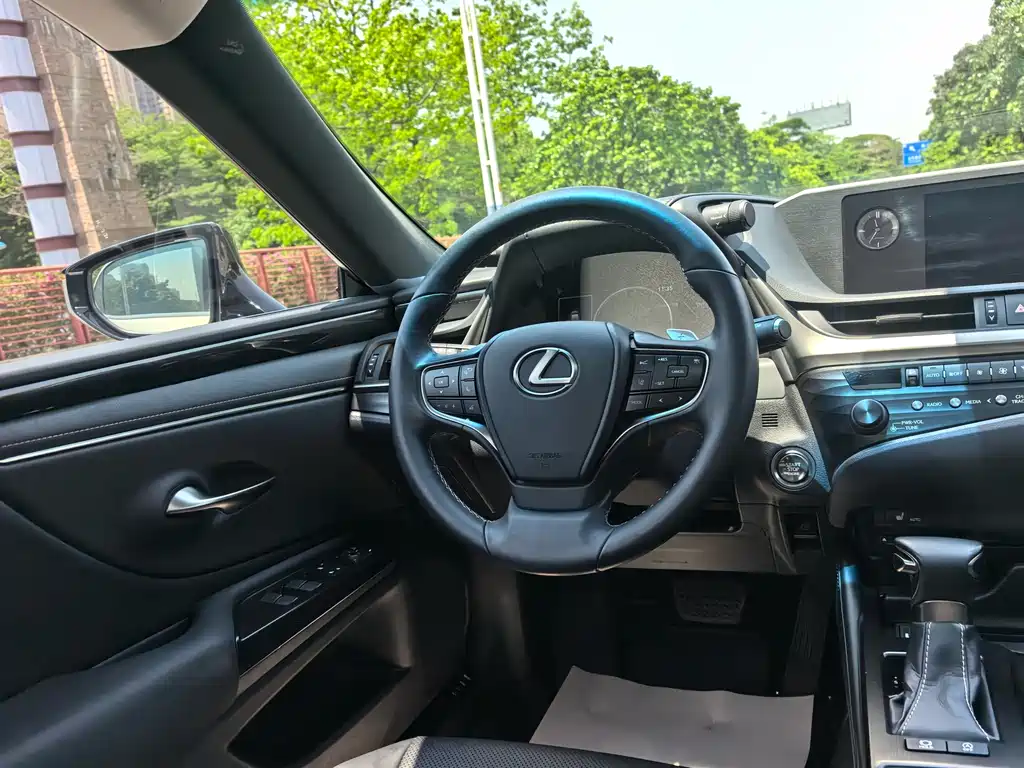 Lexus ES 2018 200 Excellence Edition National V купить на сайте DeffCars