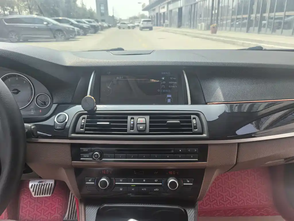 BMW 5 Series 2017 520Li Elegant купить на сайте DeffCars
