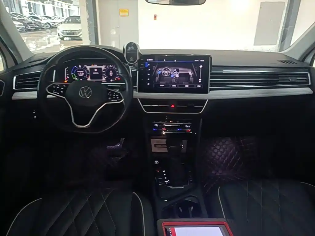 Tiguan L plug-in hybrid 2023 430PHEV plug-in hybrid premium version купить на сайте DeffCars