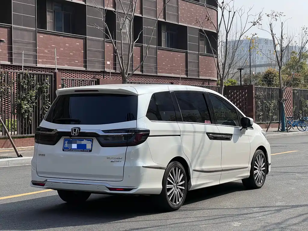 Alison 2022 2.0L e:HEV Deluxe Edition купить на сайте DeffCars