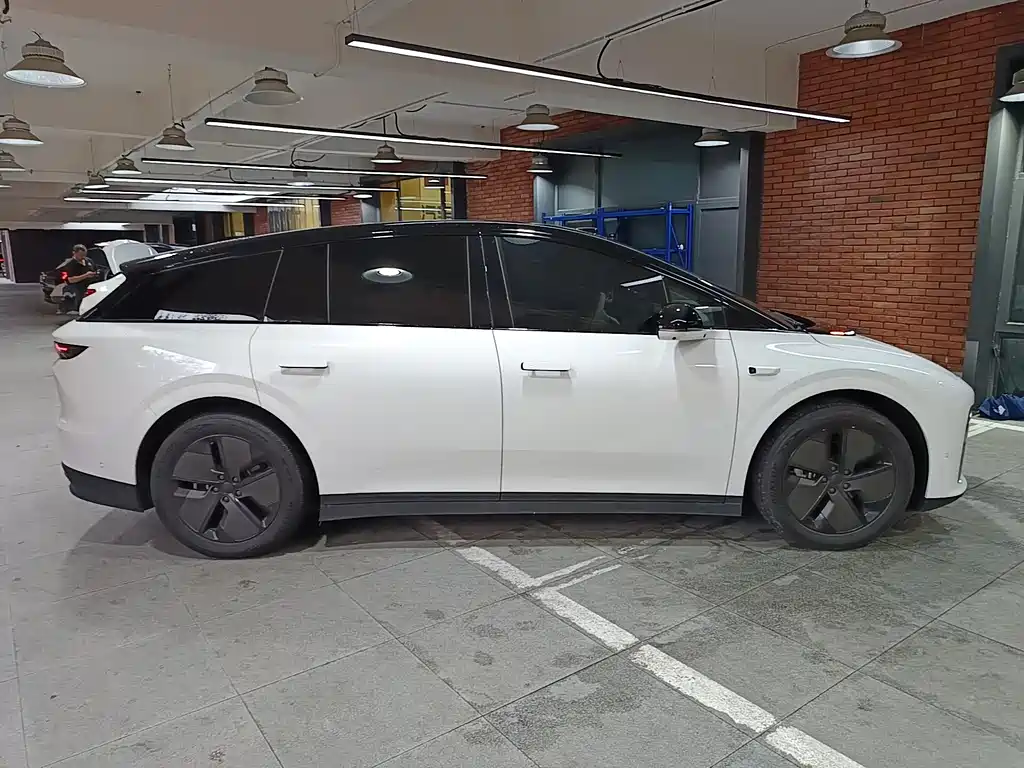 Ideal i6 2025 two-wheel drive standard version купить на сайте DeffCars
