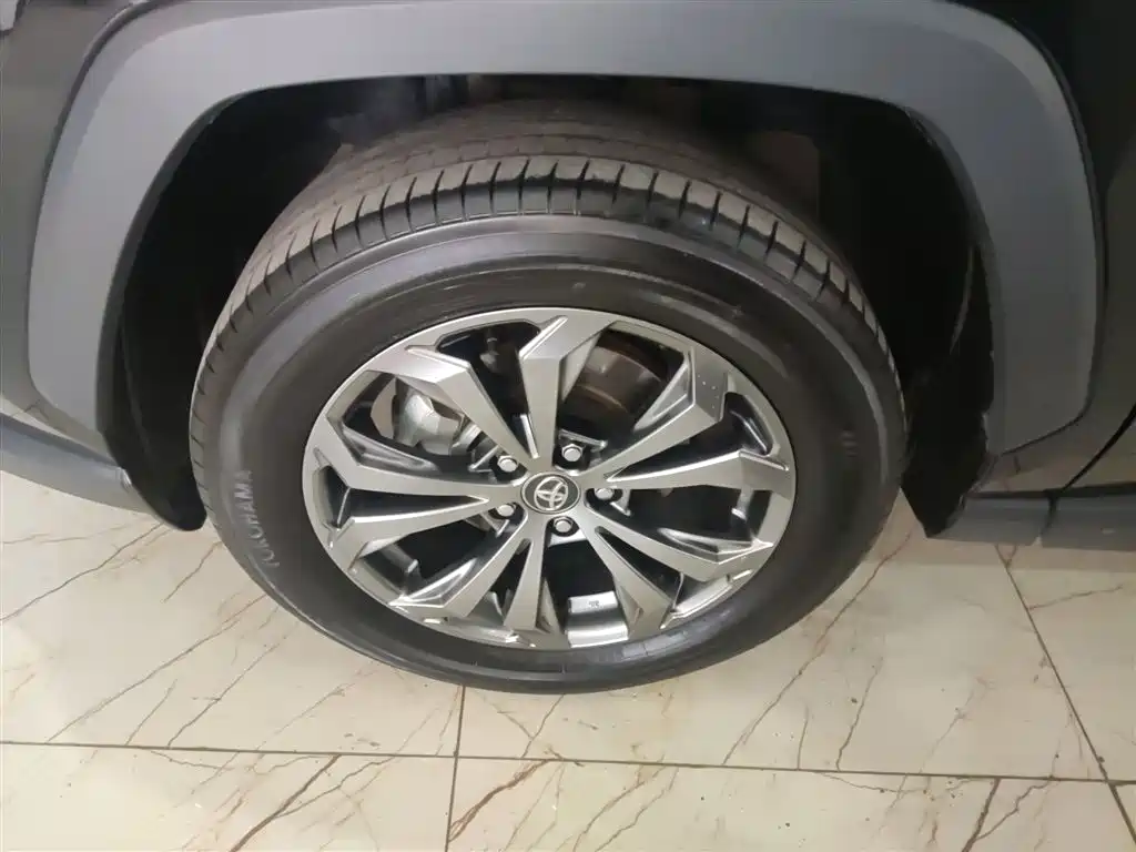 RAV4 Rongfang 2023 2.0L CVT two-wheel drive fashion Plus version купить на сайте DeffCars