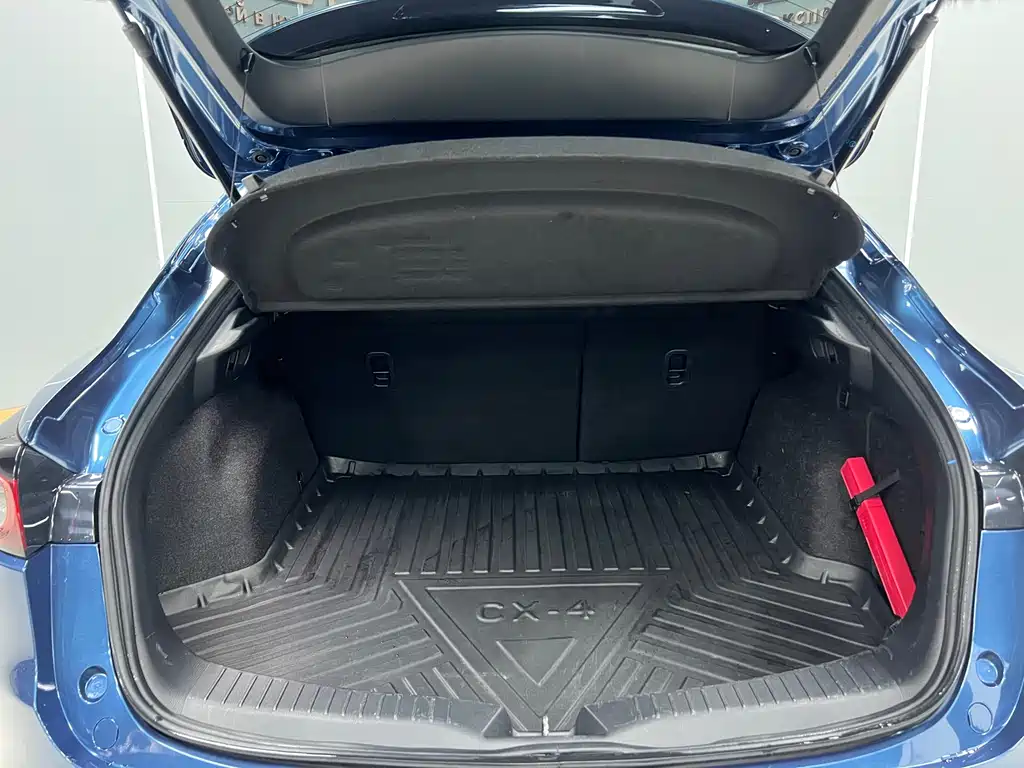 Mazda CX-4 2020 2.0L automatic two-wheel drive Blue Sky Premium Edition купить на сайте DeffCars