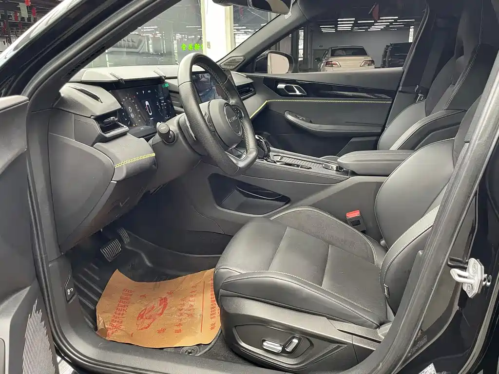 Lynk & Co 03 2023 1.5TD DCT Pro купить на сайте DeffCars