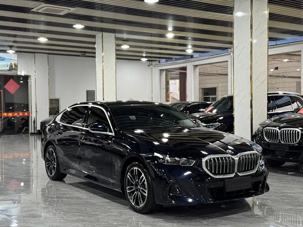BMW 5 Series 2026 530Li Leading M Sports Package купить на сайте DeffCars