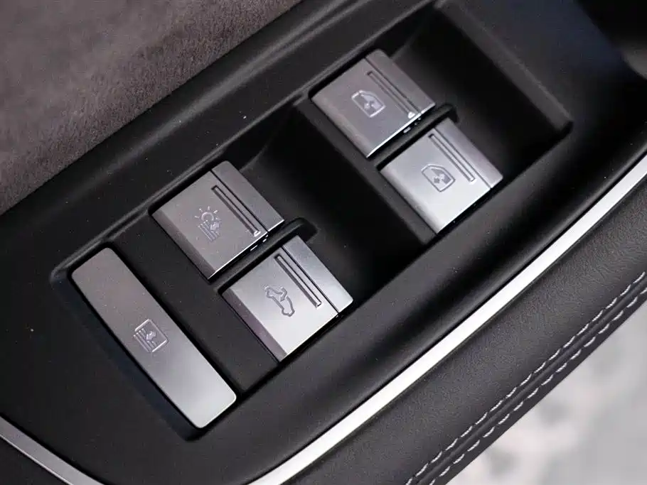 Audi A8 2025 A8L 50 TFSI quattro Premium Selection купить на сайте DeffCars