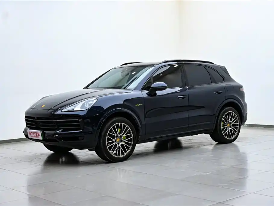 Cayenne New Energy 2023 Cayenne E-Hybrid 2.0T Platinum Edition купить на сайте DeffCars