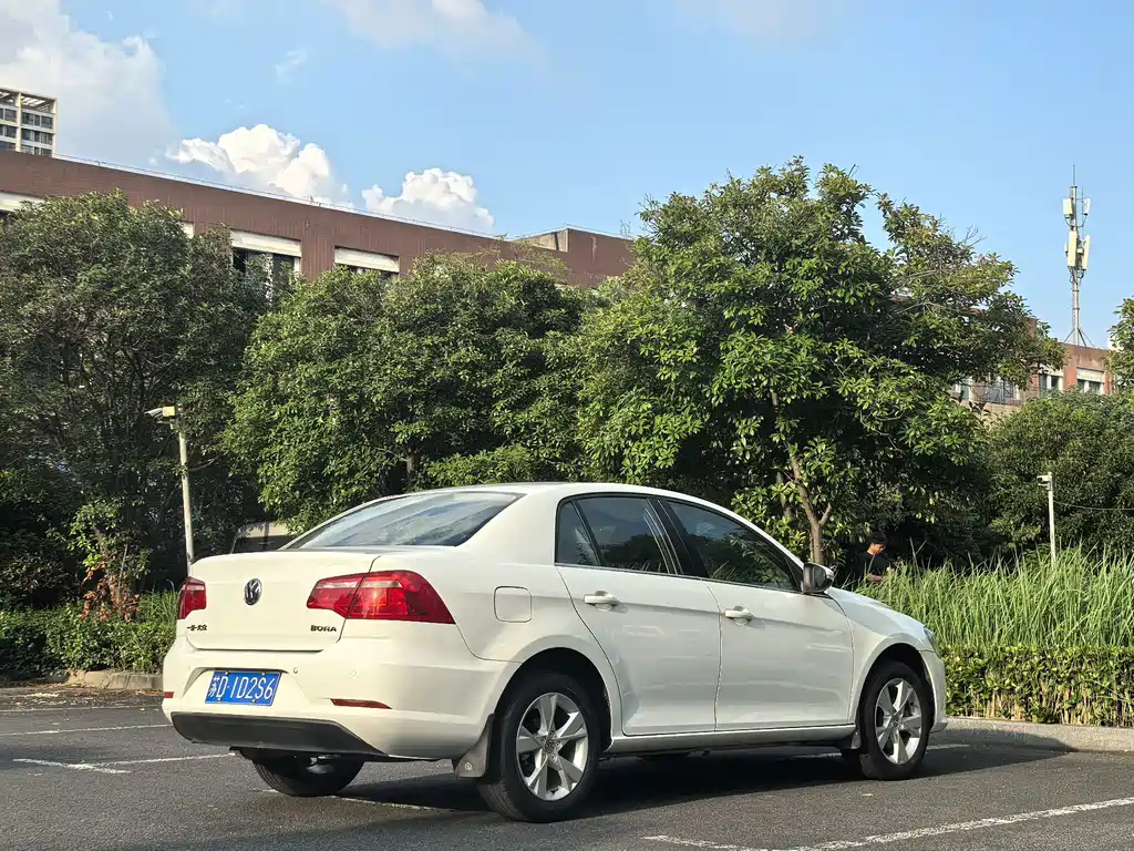 Bora 2014 1.6L automatic comfort type купить на сайте DeffCars