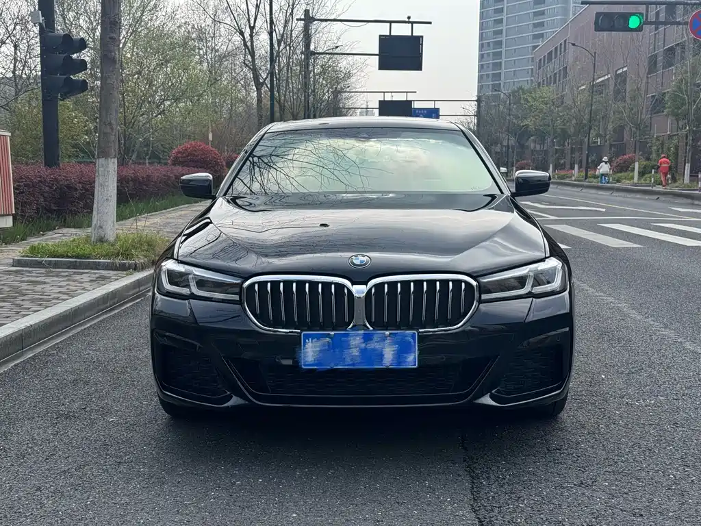 BMW 5 Series 2022 530Li Leading M Sports Package купить на сайте DeffCars
