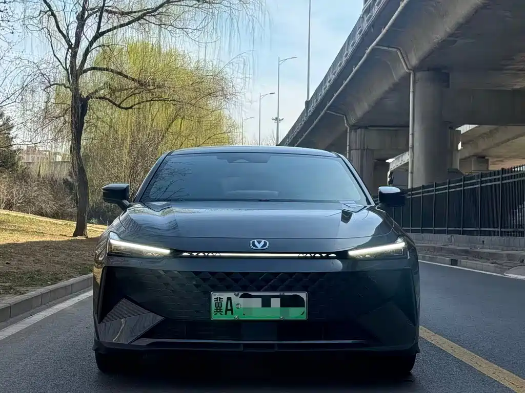 Changan UNI-V Smart Electric iDD 2024 Blue Whale Smart iDD 136km Smart Cool Model купить на сайте DeffCars