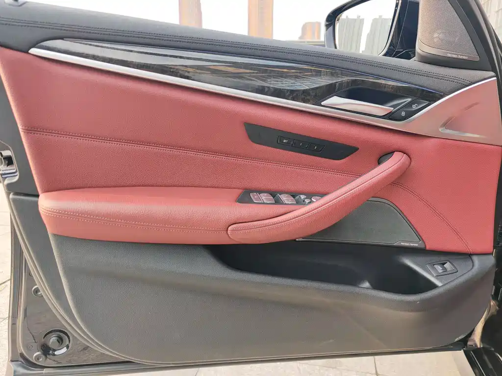 BMW 5 Series 2018 facelift 530Li Exclusive M Sports Package купить на сайте DeffCars
