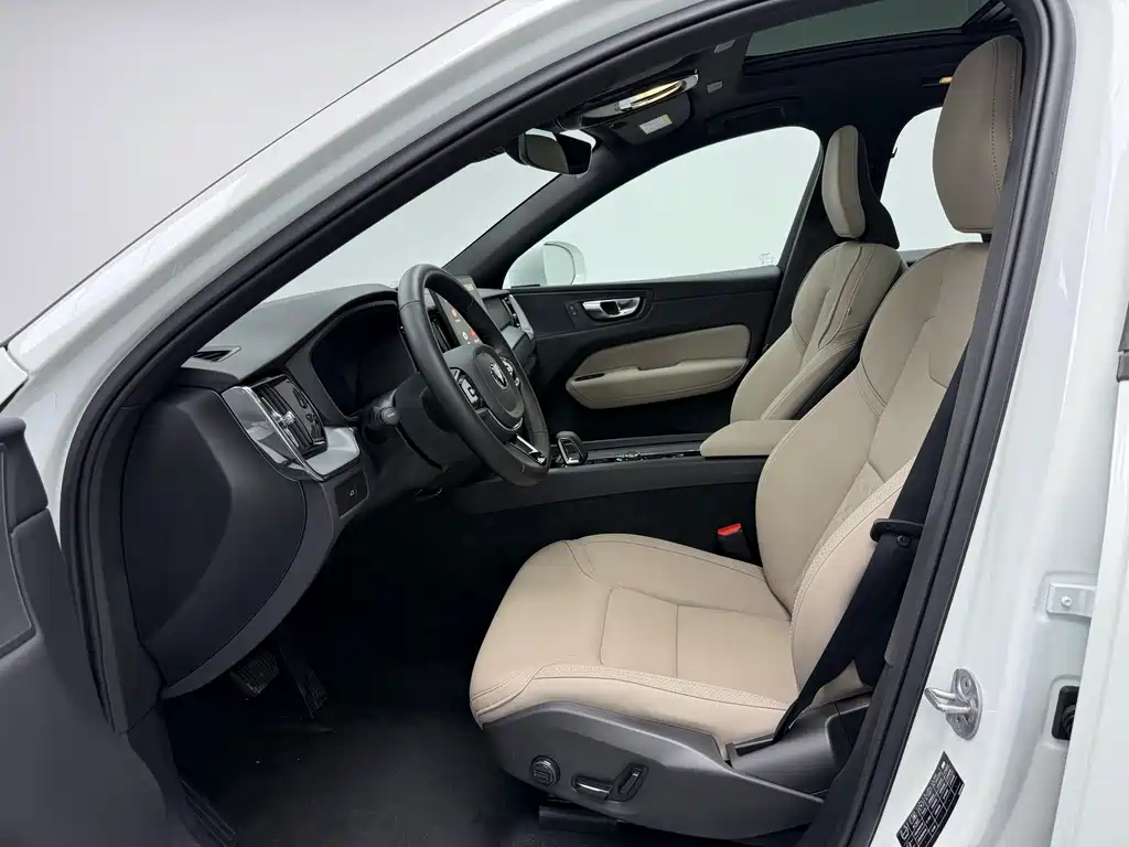 Volvo XC60 2026 B5 four-wheel drive Zhiyi Luxury Edition купить на сайте DeffCars