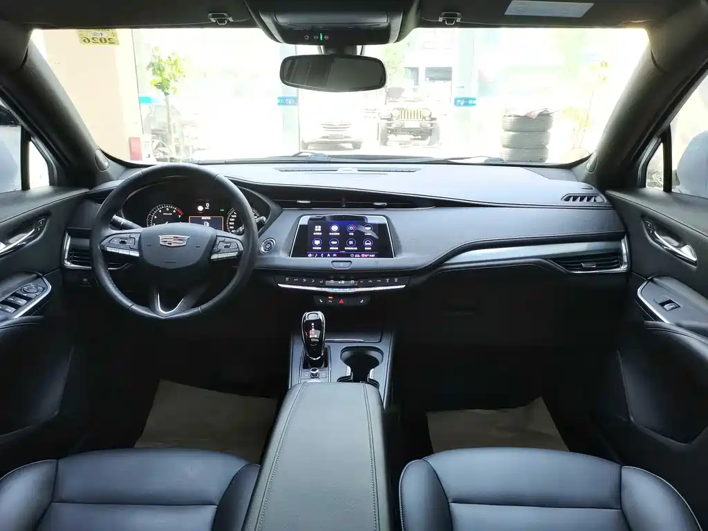 Cadillac XT4 2020 28T two-wheel drive leading model купить на сайте DeffCars