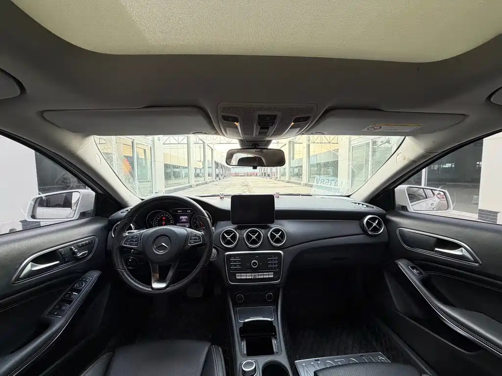 Mercedes-Benz GLA 2018 GLA 200 Fashion Model купить на сайте DeffCars