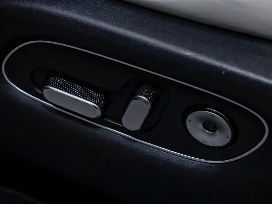 Xpeng X9 2024 640 four-wheel drive high performance Max купить на сайте DeffCars