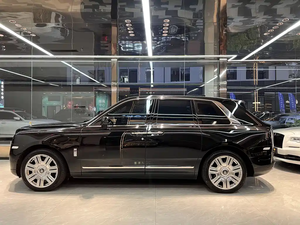 Cullinan 2018 five-seater version купить на сайте DeffCars