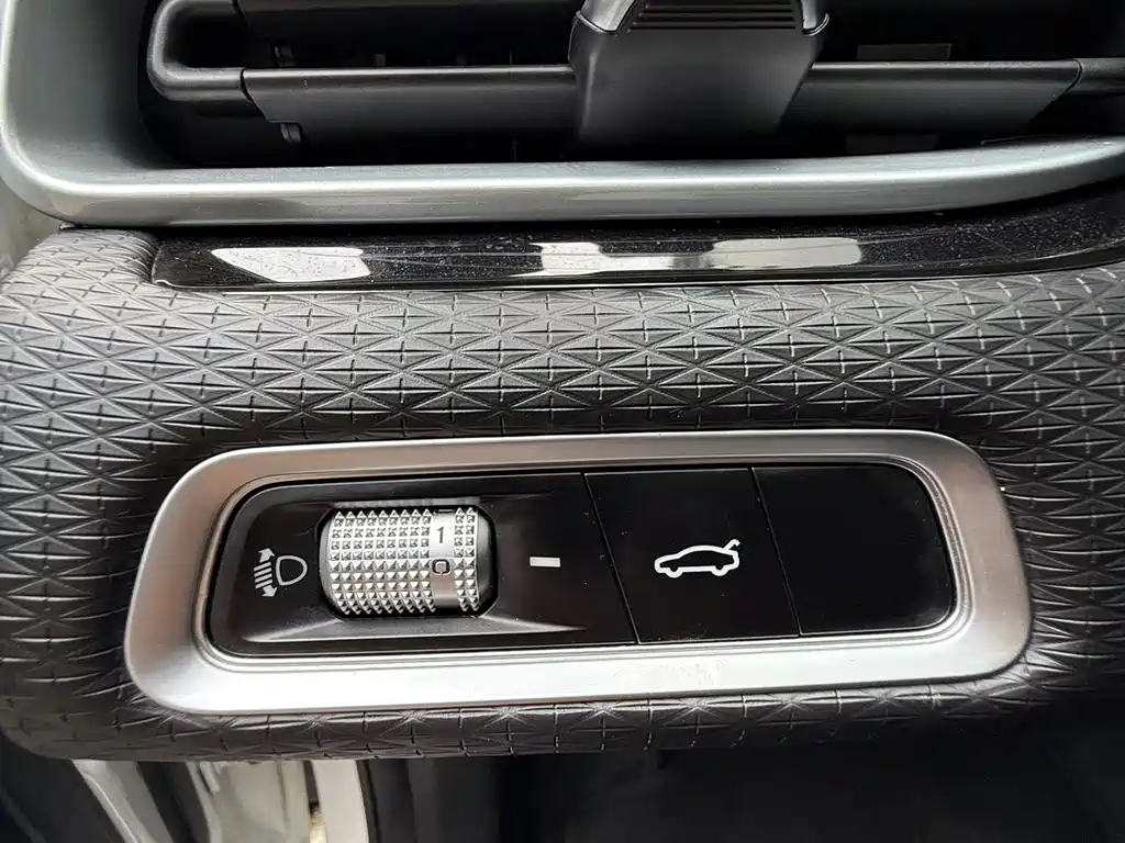 Emgrand 2023 4th Generation Champion Edition 1.5L CVT Premium Type купить на сайте DeffCars