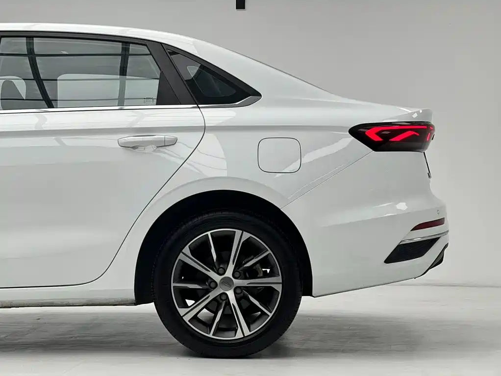 Emgrand 2022 4th generation 1.5L CVT premium model купить на сайте DeffCars