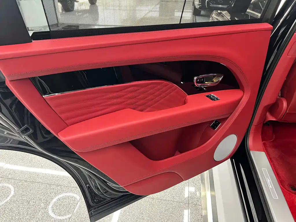 Bentayga 2025 4.0T V8 Long Wheelbase Art Edition купить на сайте DeffCars
