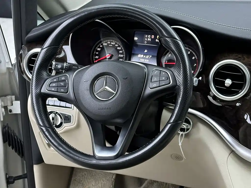 Mercedes-Benz V-Class 2016 V 260 Premium Edition купить на сайте DeffCars