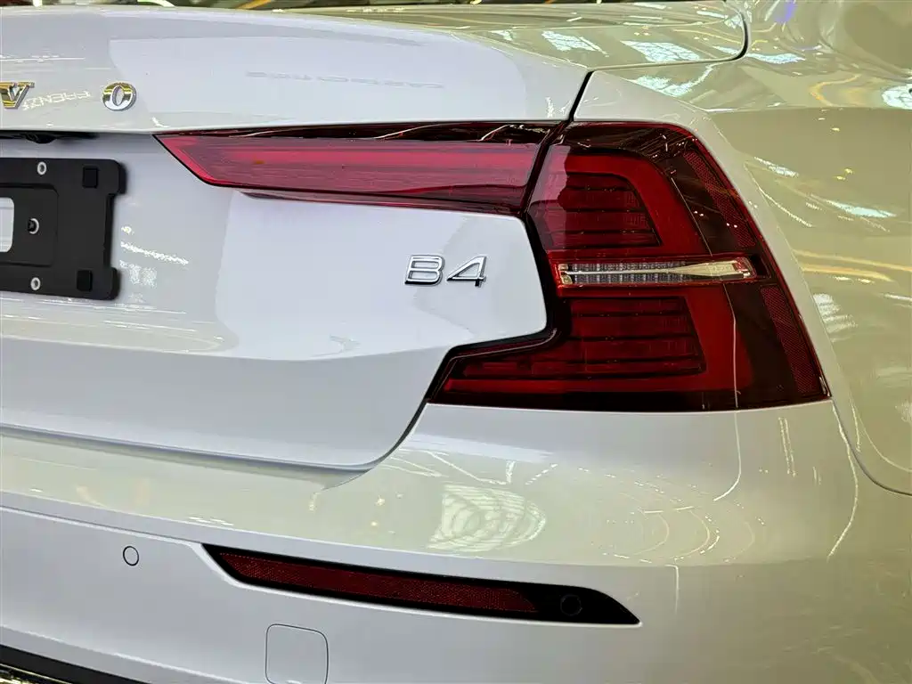 Volvo S60 2026 B4 Zhiyi Luxury Edition купить на сайте DeffCars
