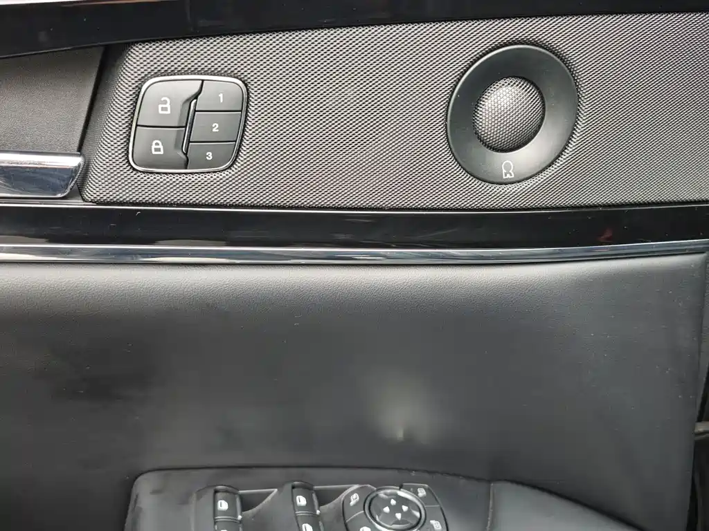 Voyager 2021 2.0T four-wheel drive elegant version купить на сайте DeffCars