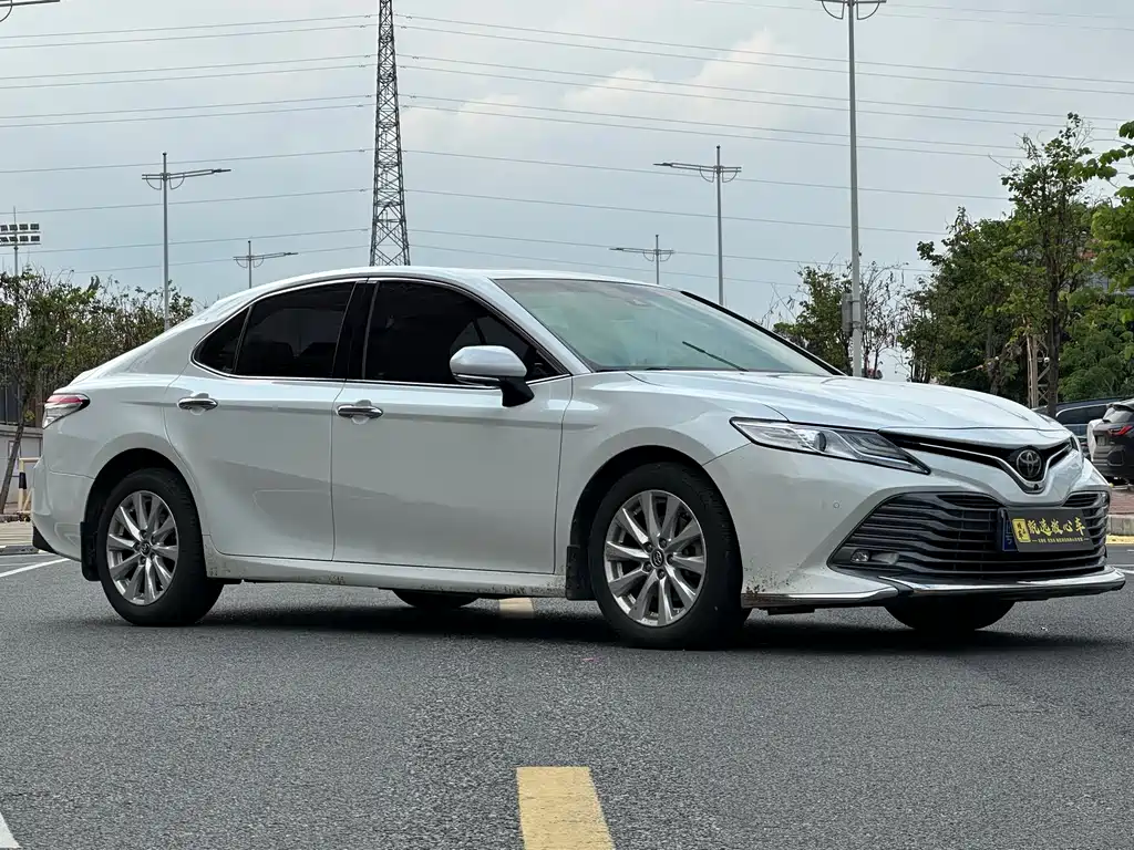 Camry 2018 2.0G Deluxe Edition купить на сайте DeffCars