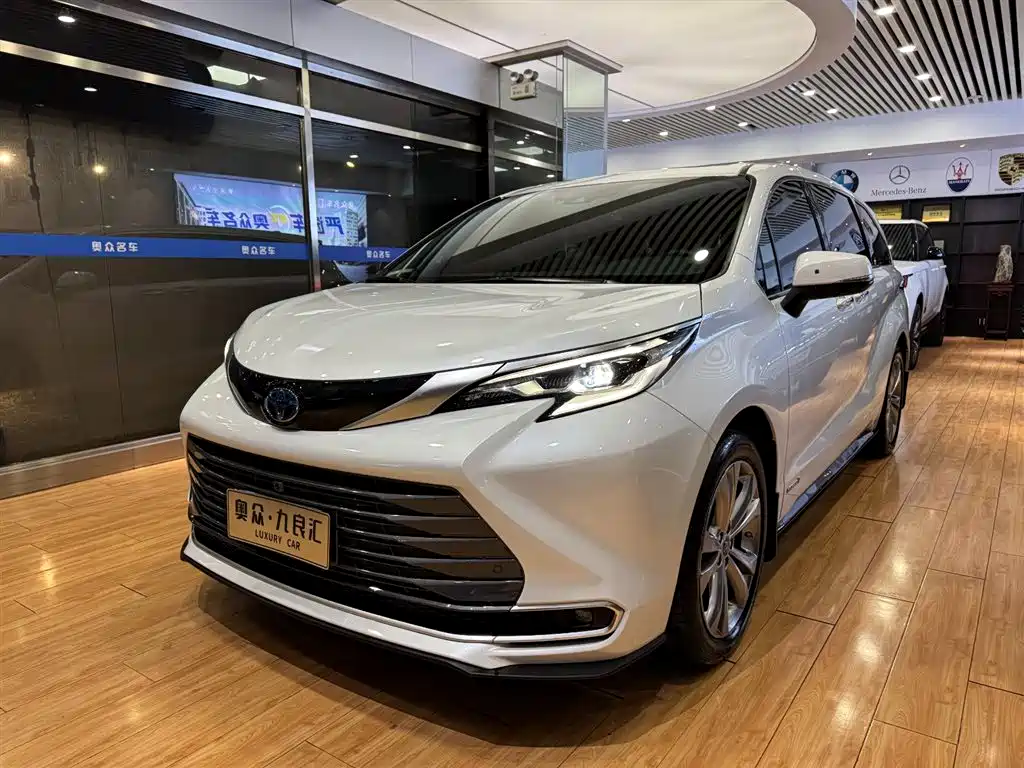 SIENNA 2023 2.5L Hybrid Premium Edition купить на сайте DeffCars