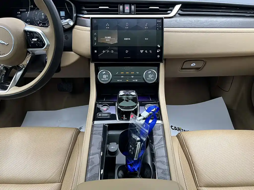 Jaguar XFL 2022 XFL 2.0T P250 two-wheel drive exclusive luxury version купить на сайте DeffCars