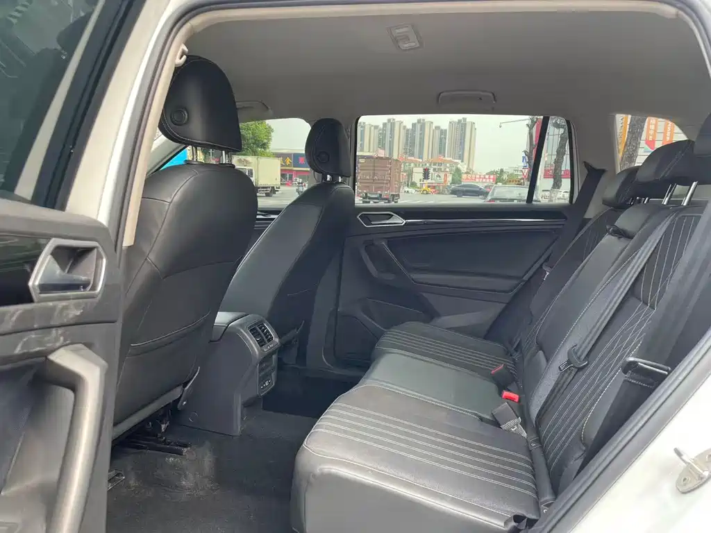 Tiguan L 2022 330TSI automatic two-wheel drive comfort version купить на сайте DeffCars
