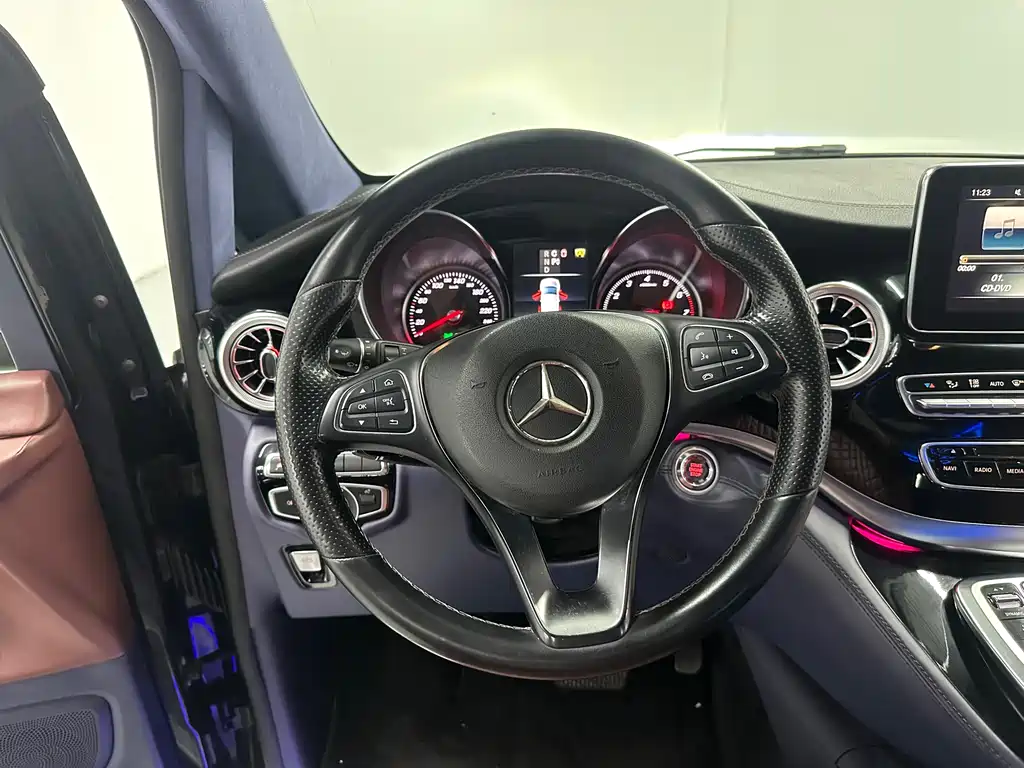 Mercedes-Benz V-Class 2017 V 260 L Premium Extended Edition купить на сайте DeffCars