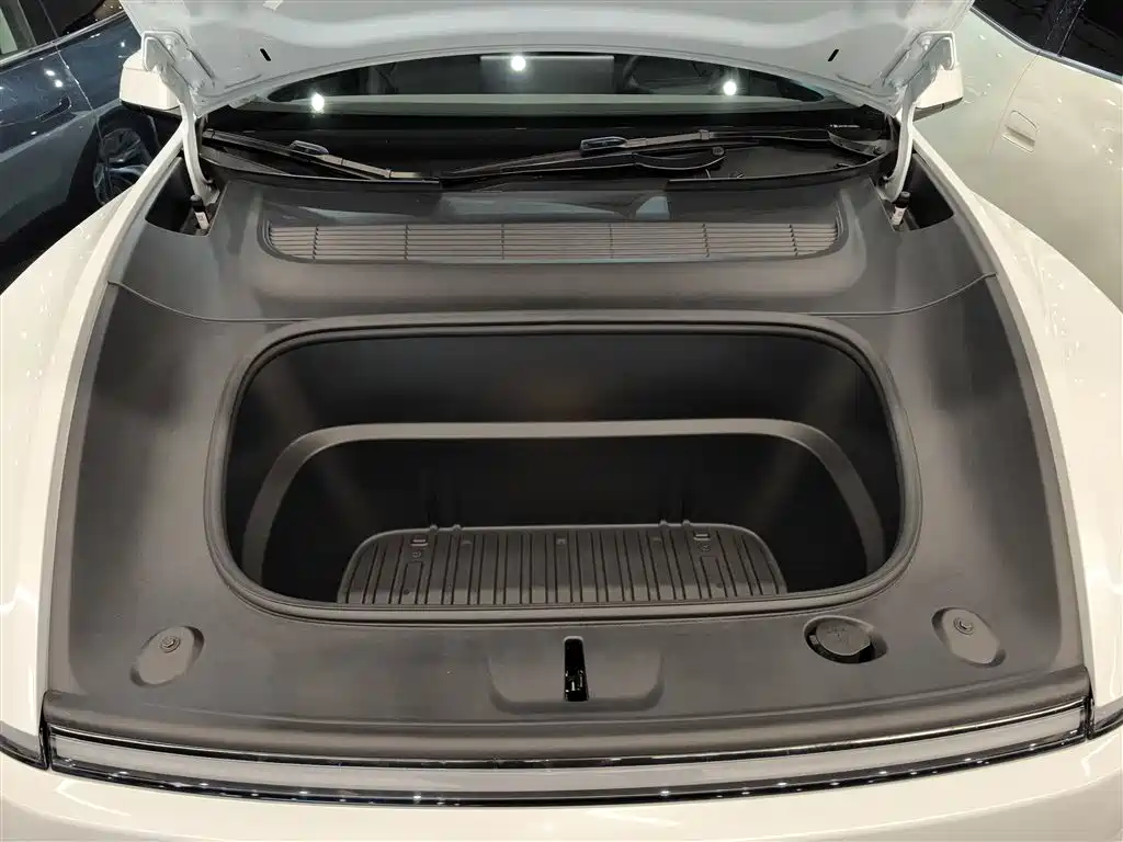 Model Y 2025 rear-wheel drive version купить на сайте DeffCars