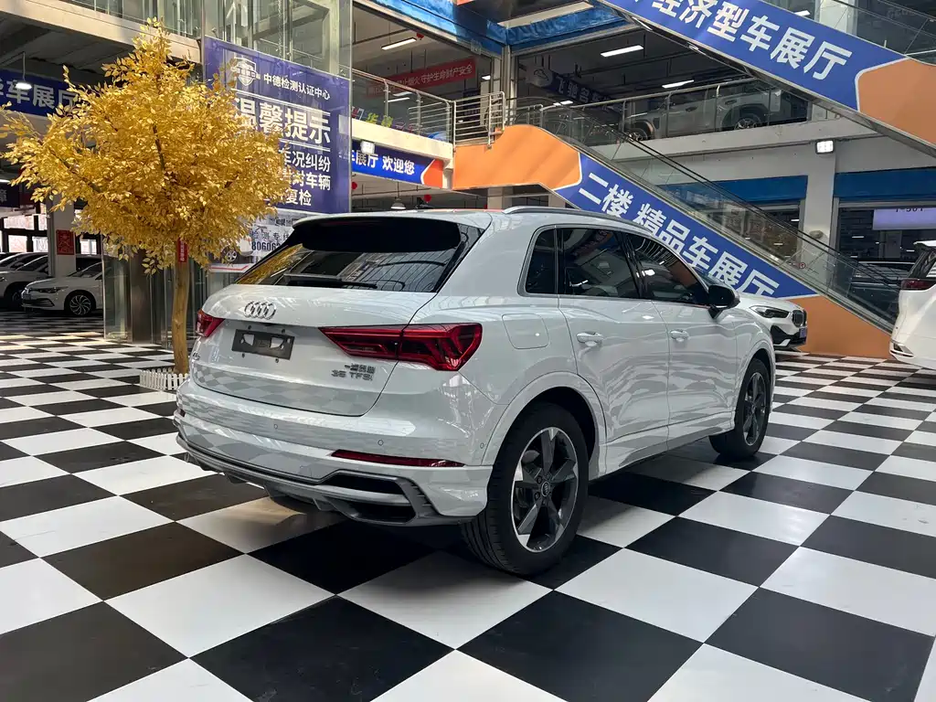 Audi Q3 2023 35 TFSI Fashionable and Dynamic (1.4T) купить на сайте DeffCars