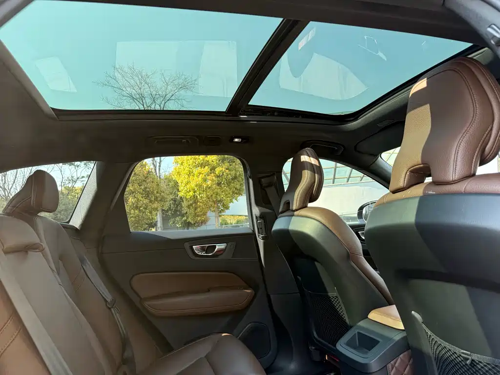 Volvo XC60 2023 B5 four-wheel drive Zhiyi Luxury Edition купить на сайте DeffCars