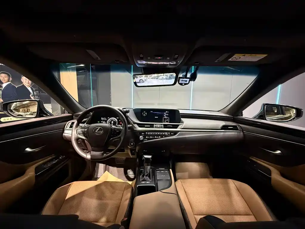 Lexus ES 2020 300h Excellence Edition купить на сайте DeffCars