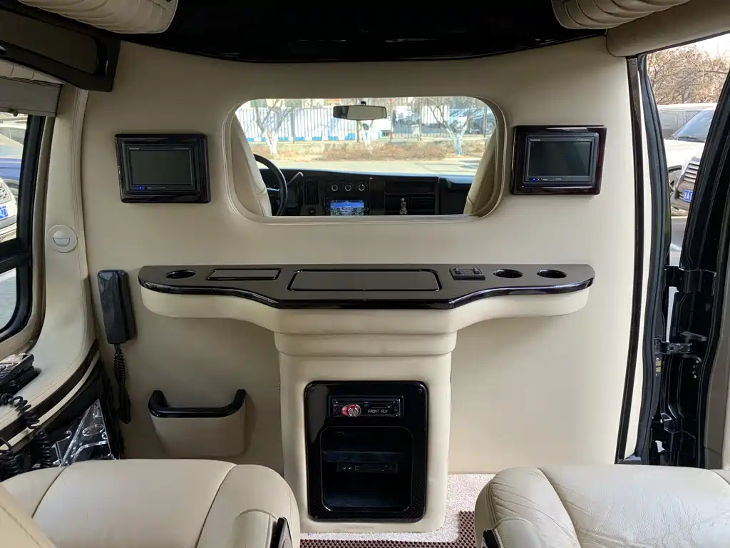 SAVANA 2011 5.3L Business Star 7-seater купить на сайте DeffCars