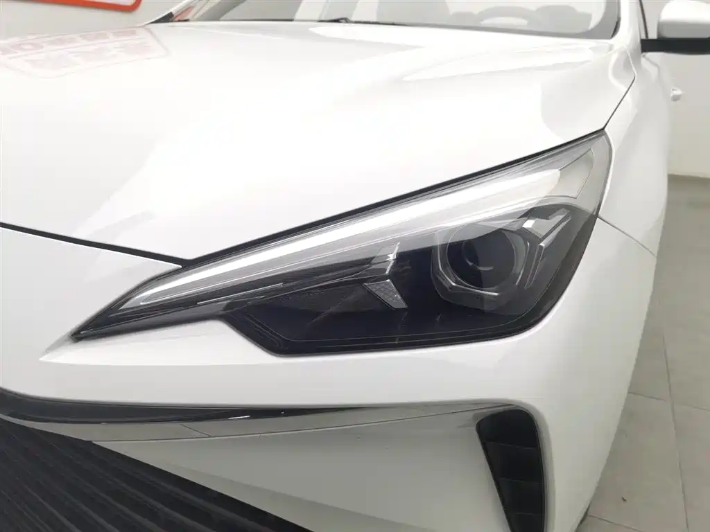 Roewe i5 2023 1.5L CVT Deluxe Edition купить на сайте DeffCars