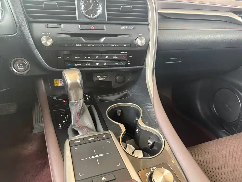 Lexus RX 2020 facelift 300 four-wheel drive elegant version купить на сайте DeffCars