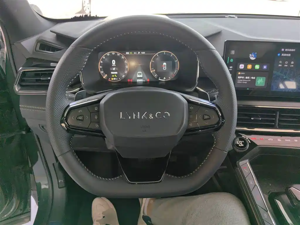 Lynk & Co 06 2023 Remix 1.5T Hero купить на сайте DeffCars