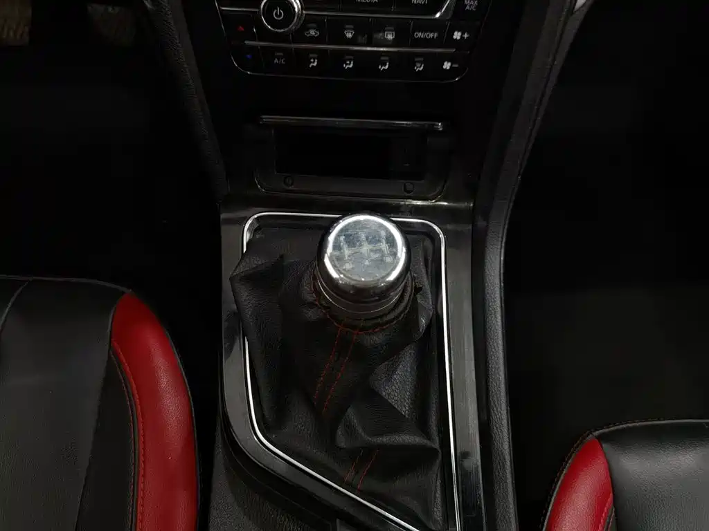 Venucia D60 2019 1.6L XL Manual Intelligent Link Elite Edition купить на сайте DeffCars