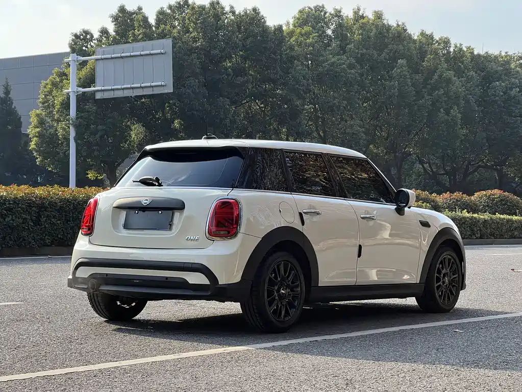 Mini 2023 1.5T ONE five-door version купить на сайте DeffCars