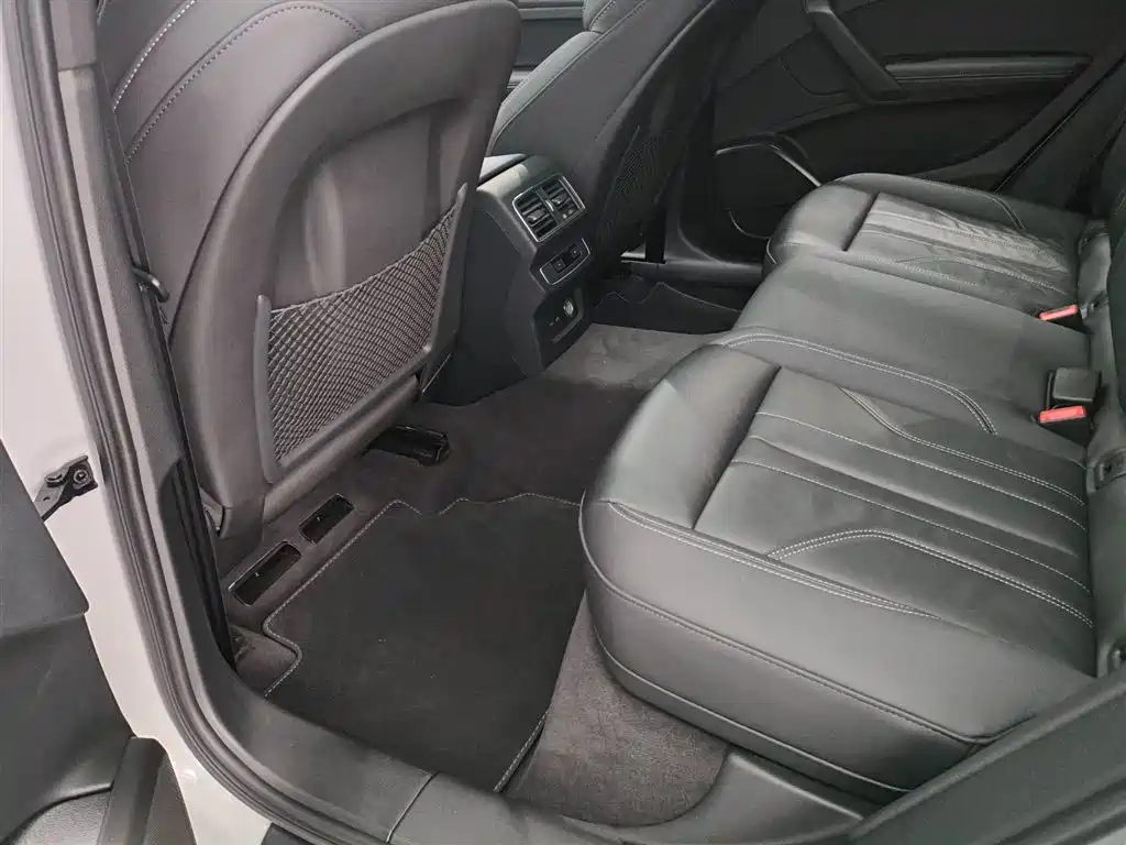 Audi Q5L 2024 40 TFSI luxury and dynamic model купить на сайте DeffCars