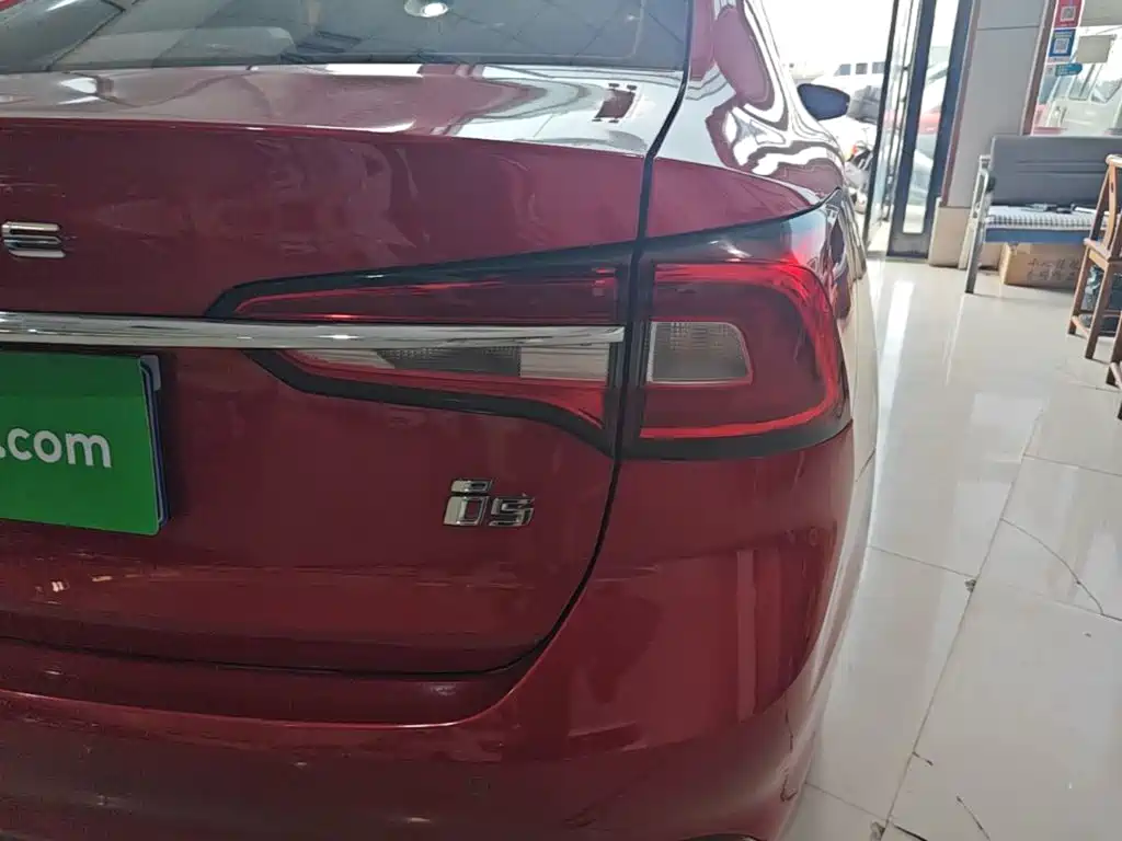 ROEWE i5 2019 1.5L Manual 4G Internet Leader Ultimate Edition купить на сайте DeffCars